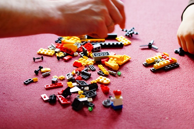Lego en una playa de Hawaii con colores azul y verde